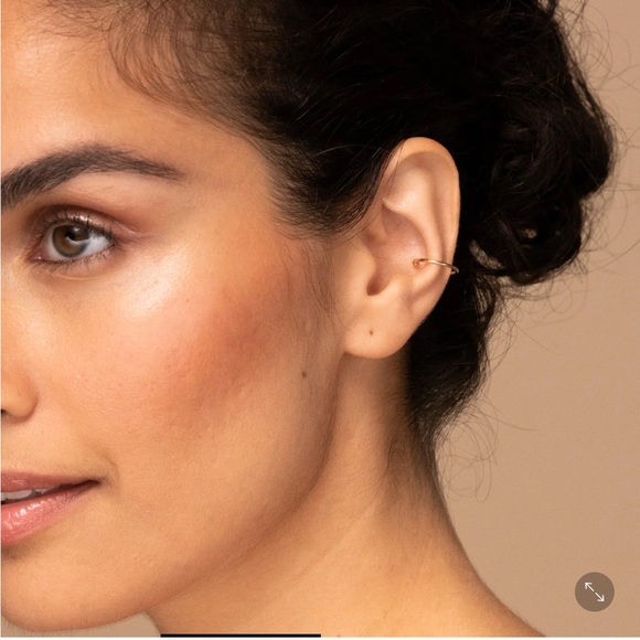 Essential Ear Cuff 14k - Picture 3 of 5